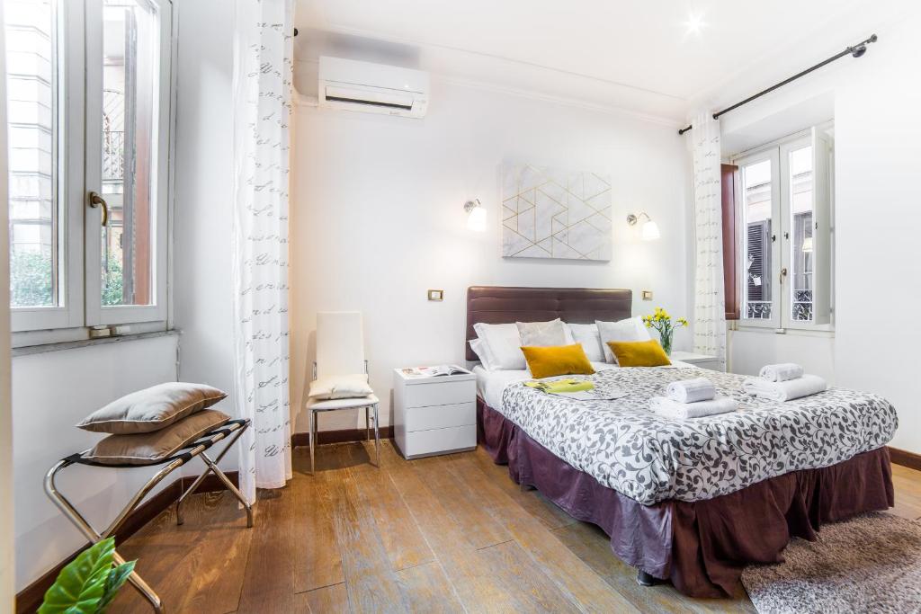 A bed or beds in a room at Sant'Angelo Apartments