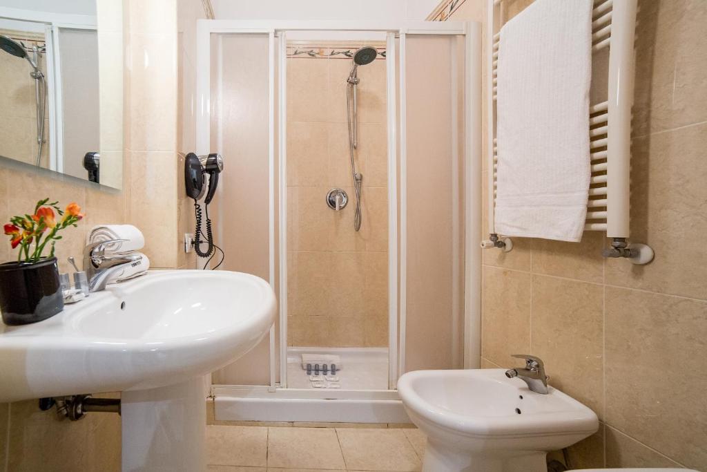 A bathroom at Sant'Angelo Apartments