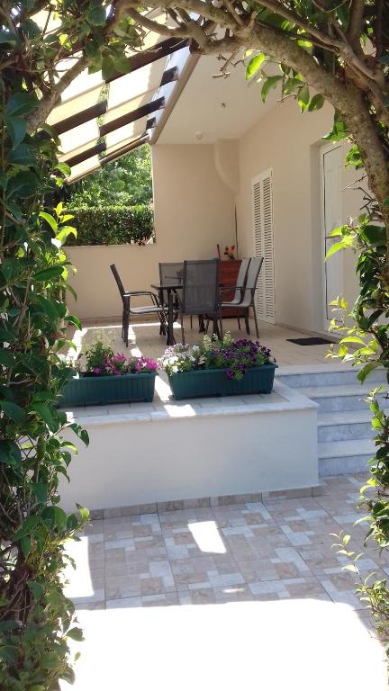 Vonkajšia záhrada v ubytovaní Sea Side House Kourouta