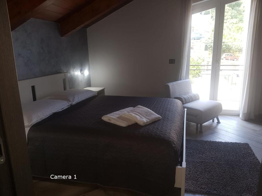 Posteľ alebo postele v izbe v ubytovaní THE ATTIC ROOM