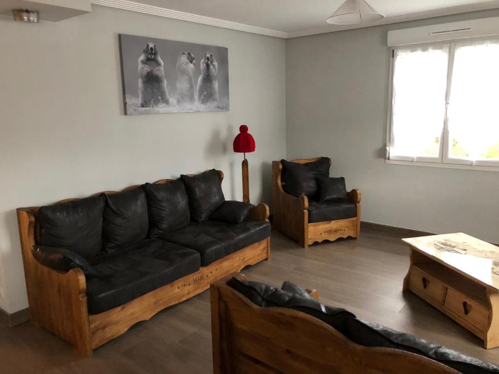 a living room with a couch and two chairs at LE CANT DE JUME in Gérardmer