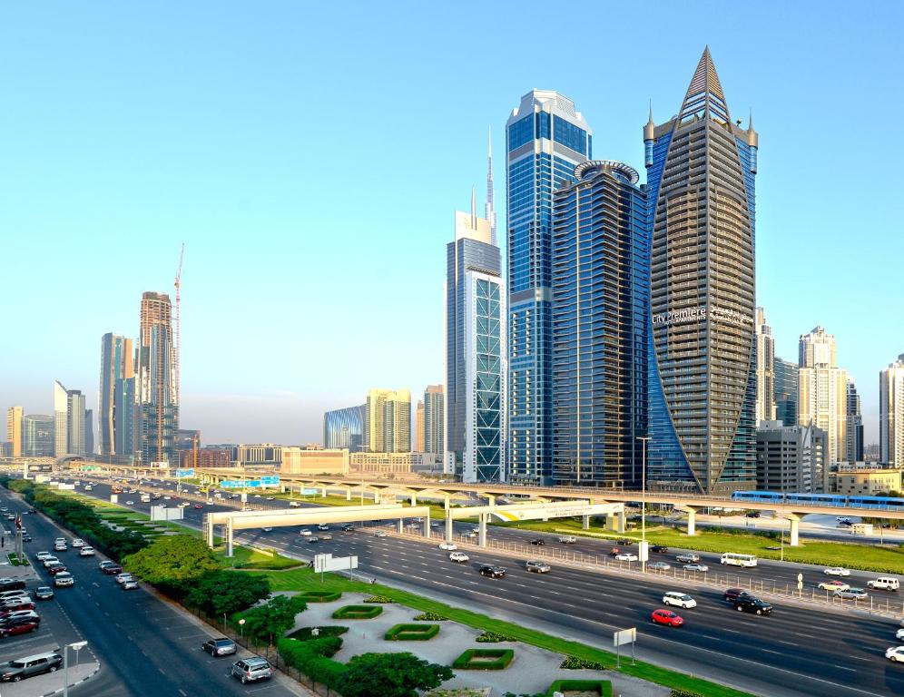 a city street filled with lots of tall buildings at City Premiere Hotel Apartments in Dubai
