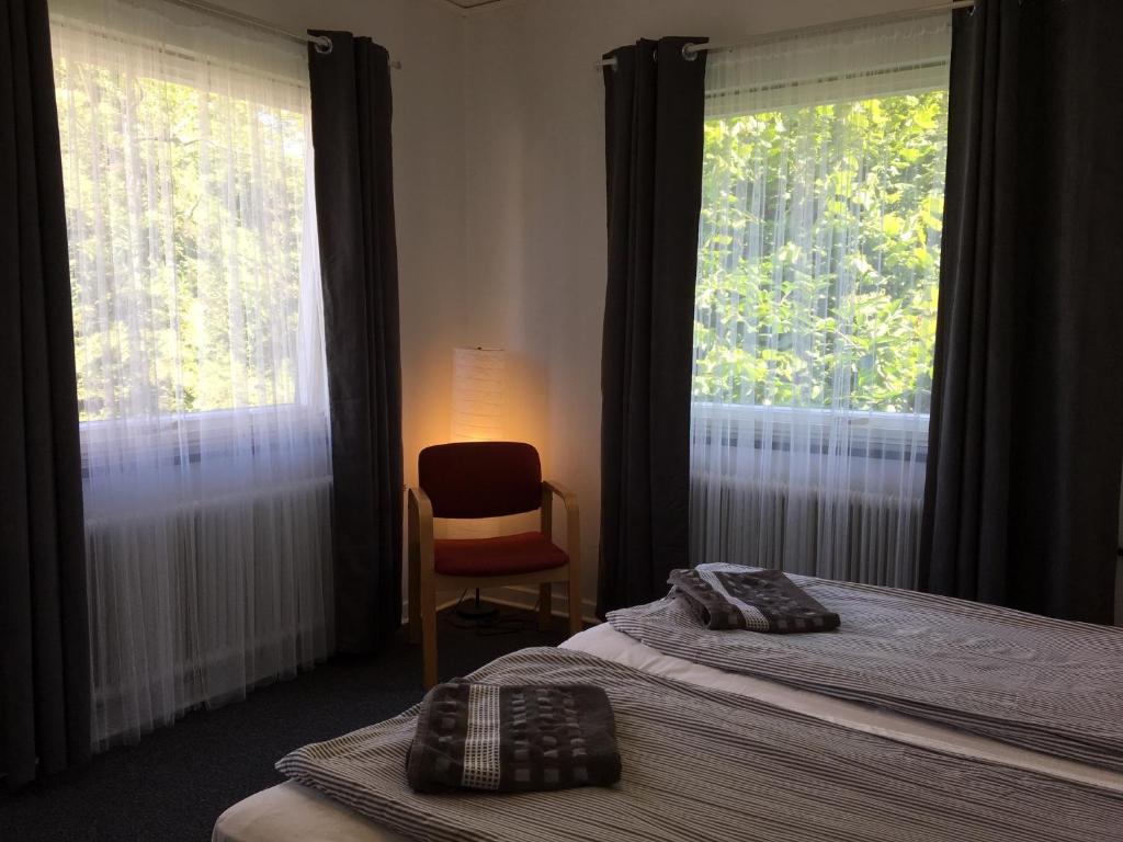 Postel nebo postele na pokoji v ubytování Vitaby Järnvägshotell