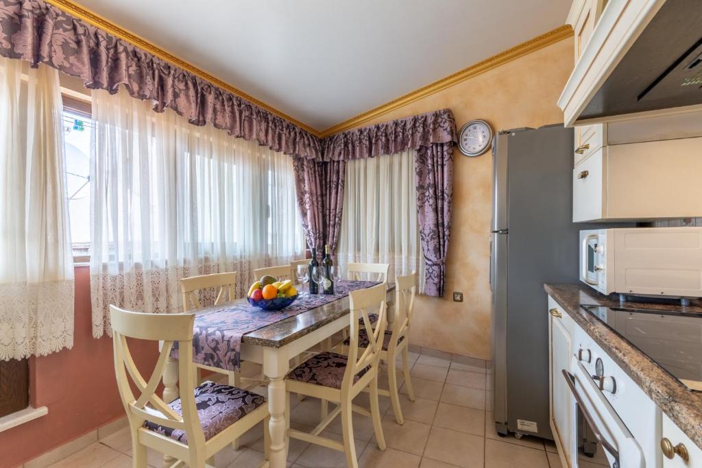 Kuchyňa alebo kuchynka v ubytovaní Superior Luxury Apartment Spalato