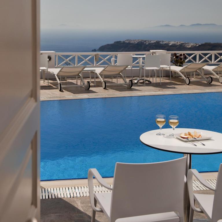 Bazén v ubytování Regina Mare-Adults Only Hotel nebo v jeho okolí