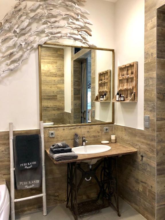 Puri Kasih Gottlieb - 5