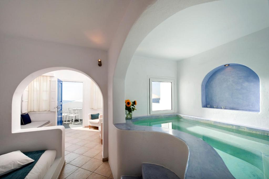 Bazén v ubytování Regina Mare-Adults Only Hotel nebo v jeho okolí