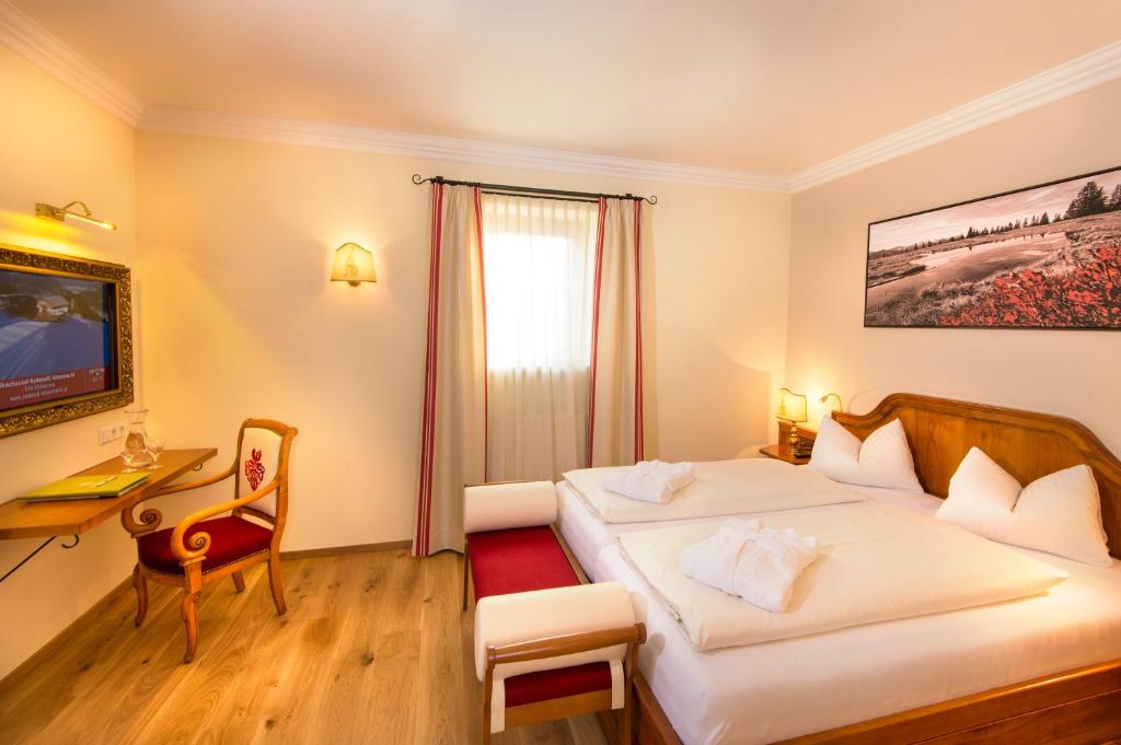 Postel nebo postele na pokoji v ubytování Hotel Zum Jungen Römer