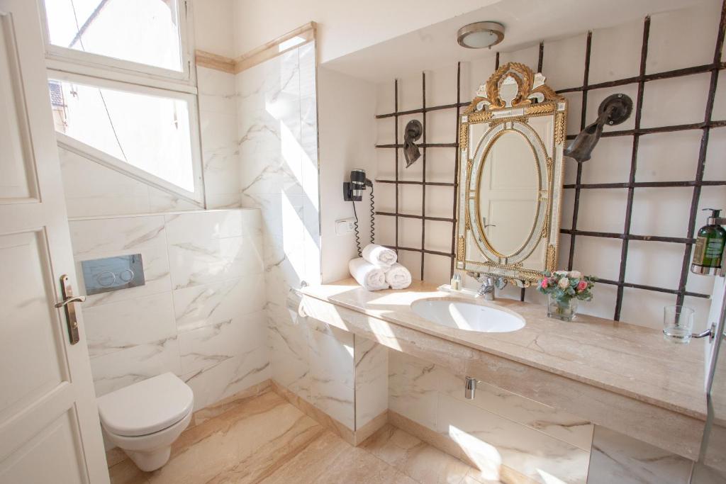 Koupelna v ubytování Little King Hotel U Malvaze