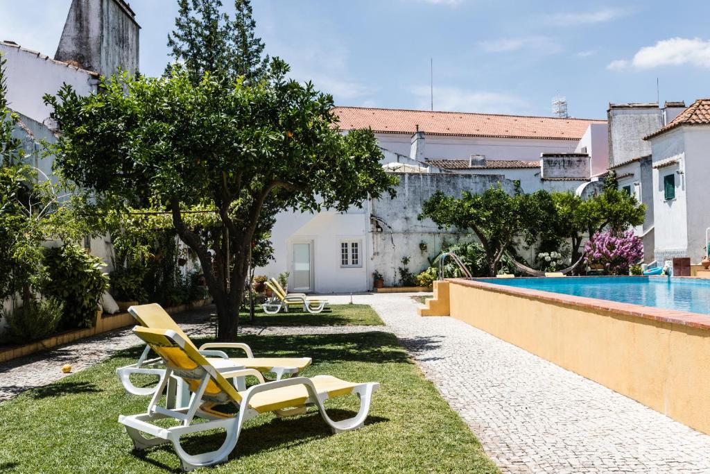 Bazén v ubytování Vintage Guest House - Casa do Escritor nebo v jeho okolí