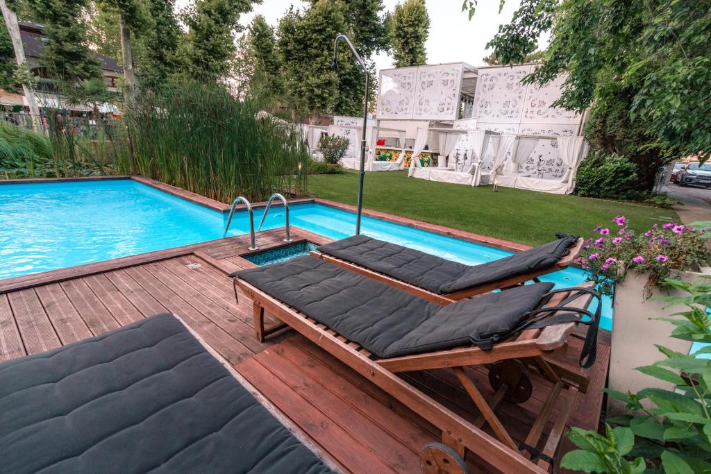 Bazén v ubytovaní Renegade Hotel alebo v jeho blízkosti