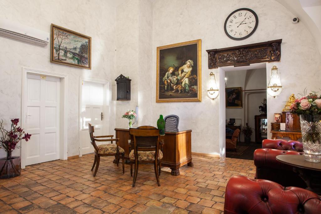 Posezení v ubytování Little King Hotel U Malvaze