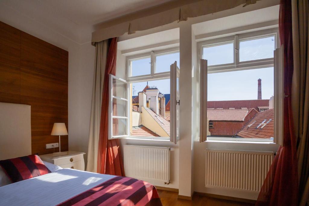 Postel nebo postele na pokoji v ubytování Little King Hotel U Malvaze