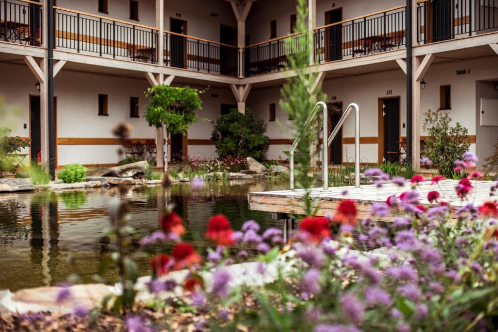 Vonkajšia záhrada v ubytovaní Penzión & Wellness MERIDIANA Bojnice rezort