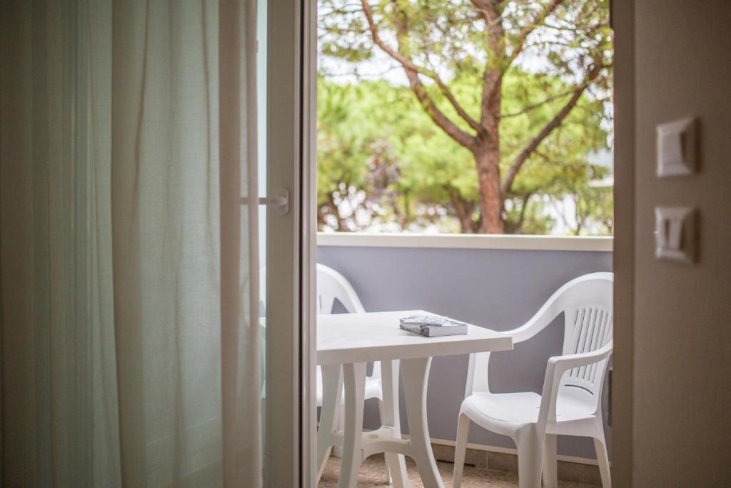 A balcony or terrace at Hotel Meublè Zenith