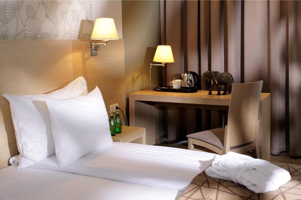 Postel nebo postele na pokoji v ubytování Rixwell Elefant Hotel
