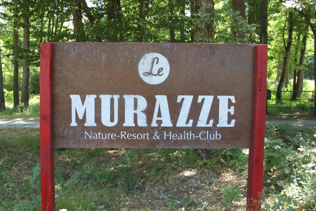 een bord voor een marmiterence resort en health club bij Le Murazze Holiday Houses in Ponzone