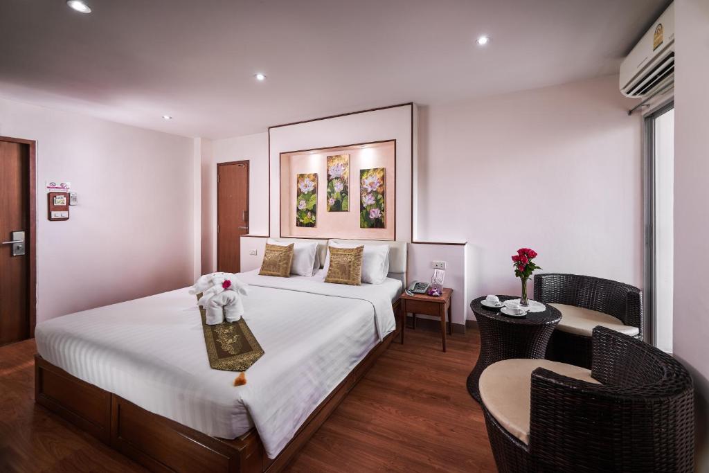 Postel nebo postele na pokoji v ubytování KC Place Hotel Pratunam