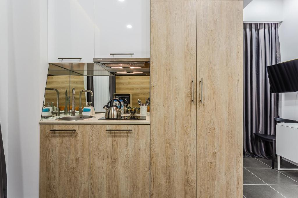 Kuchyň nebo kuchyňský kout v ubytování 8 Rooms Apartotel On Meidan