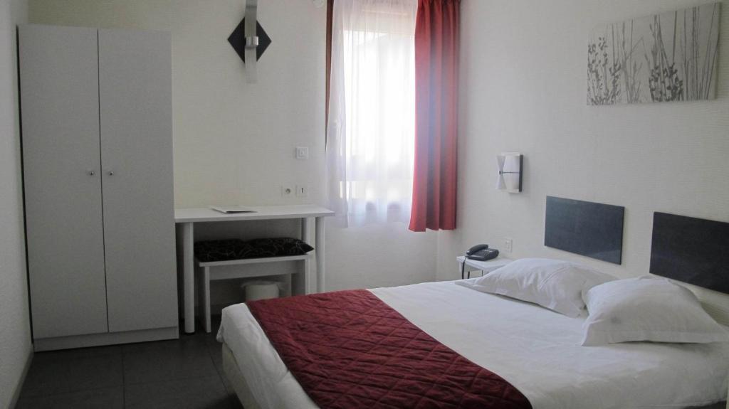Postel nebo postele na pokoji v ubytování Beddy-bye Hôtel