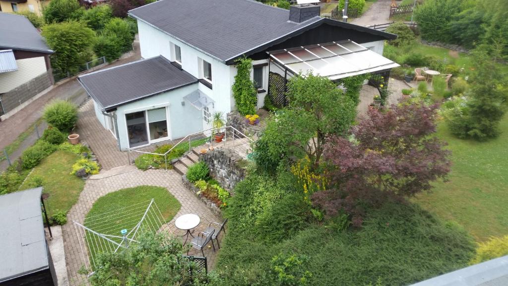 an aerial view of a house with a garden at Südharzblick in Neustadt/Harz