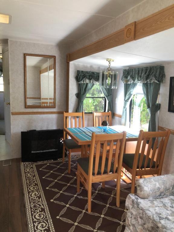 Istumisnurk majutusasutuses Garden Bay Hideaway - Glamping & RV