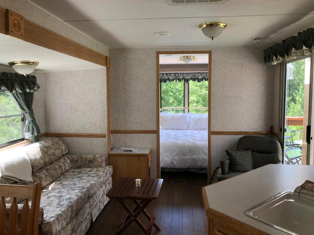 Voodi või voodid majutusasutuse Garden Bay Hideaway - Glamping & RV toas