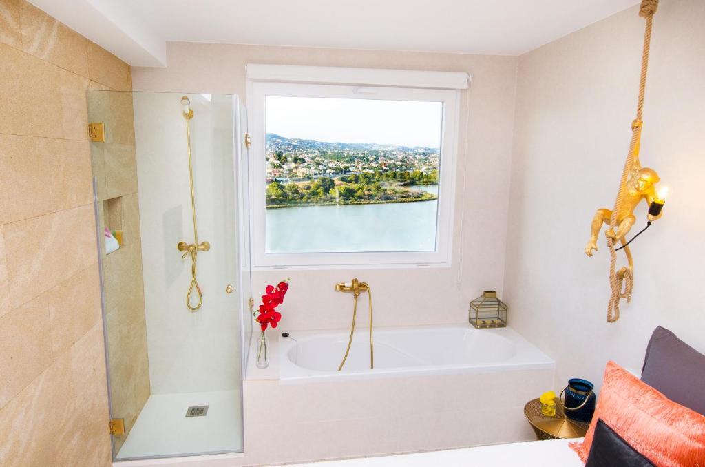 Koupelna v ubytování LOFT PLAYA SALINAS CALPE, Grupo Terra de Mar, alojamientos con encanto