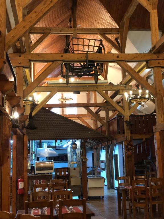 Restaurace v ubytování Vila De Argint Aleea Pelesului Nr 2
