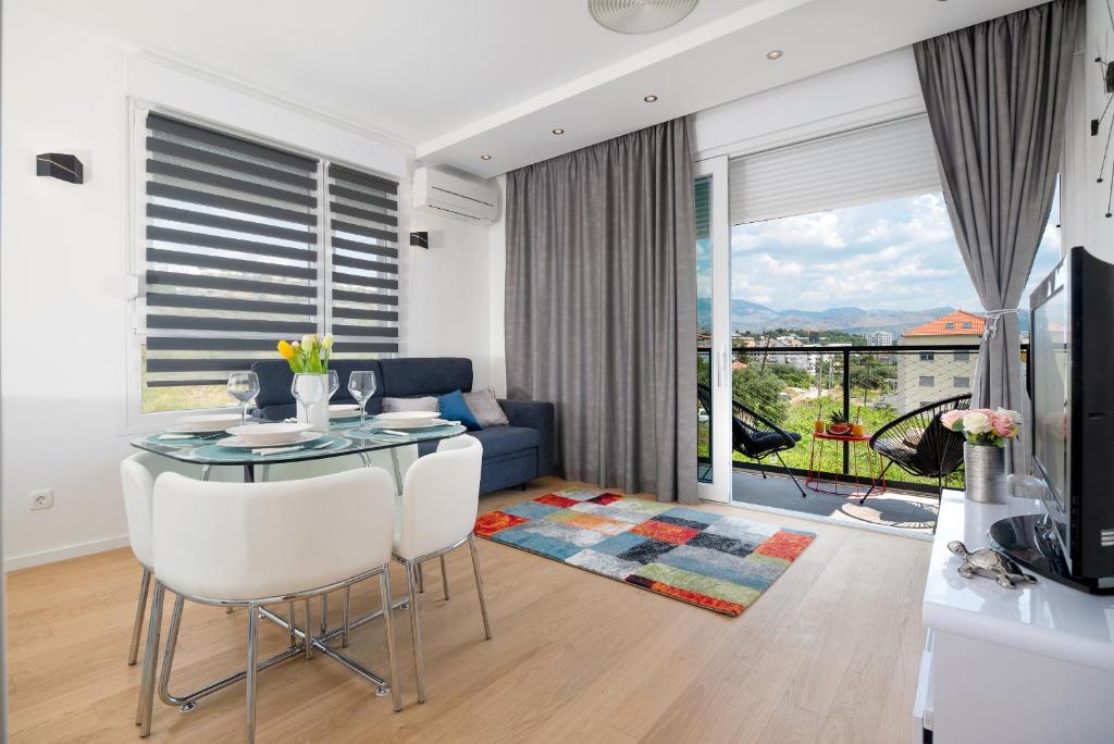 Televízia a/alebo spoločenská miestnosť v ubytovaní Apartment StellaMare