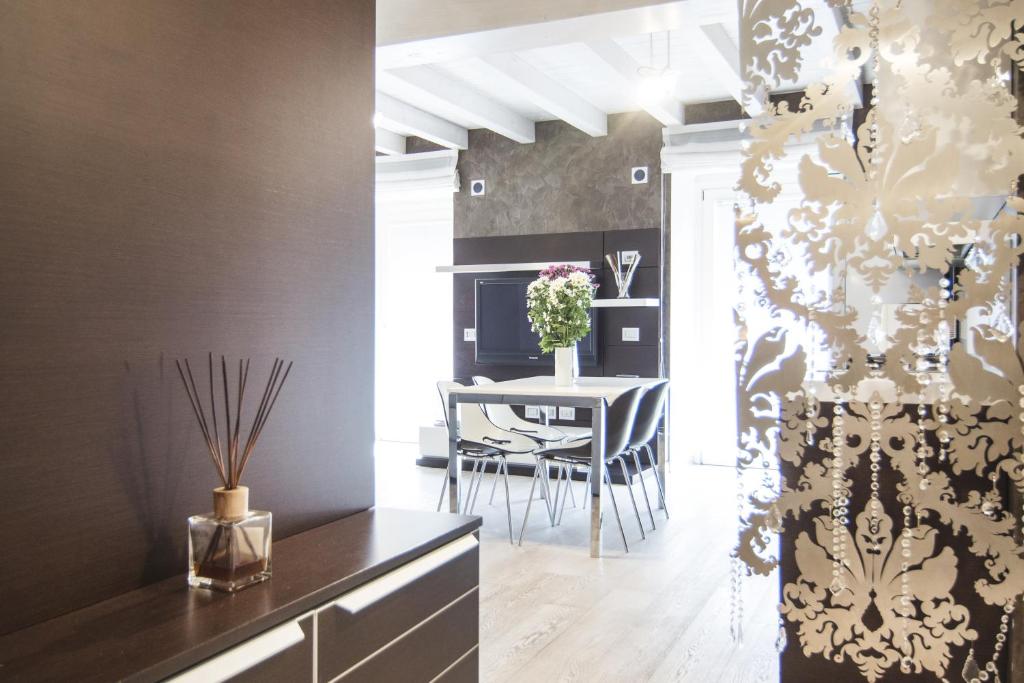 LA QUADRA SUITES - Central Apartments in Iseo - Suite With Balcony