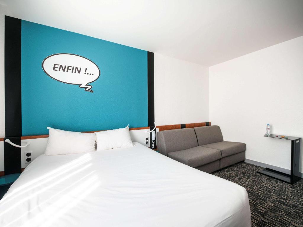 Postel nebo postele na pokoji v ubytování Ibis Styles Chambery Centre Gare