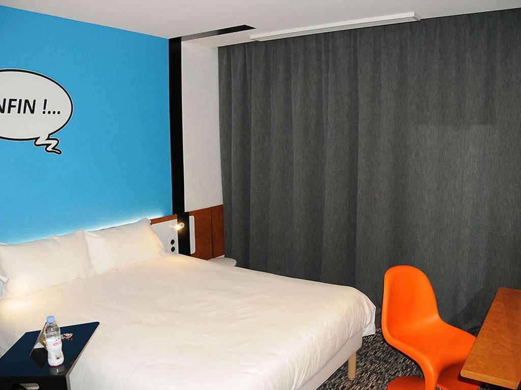 Postel nebo postele na pokoji v ubytování Ibis Styles Chambery Centre Gare