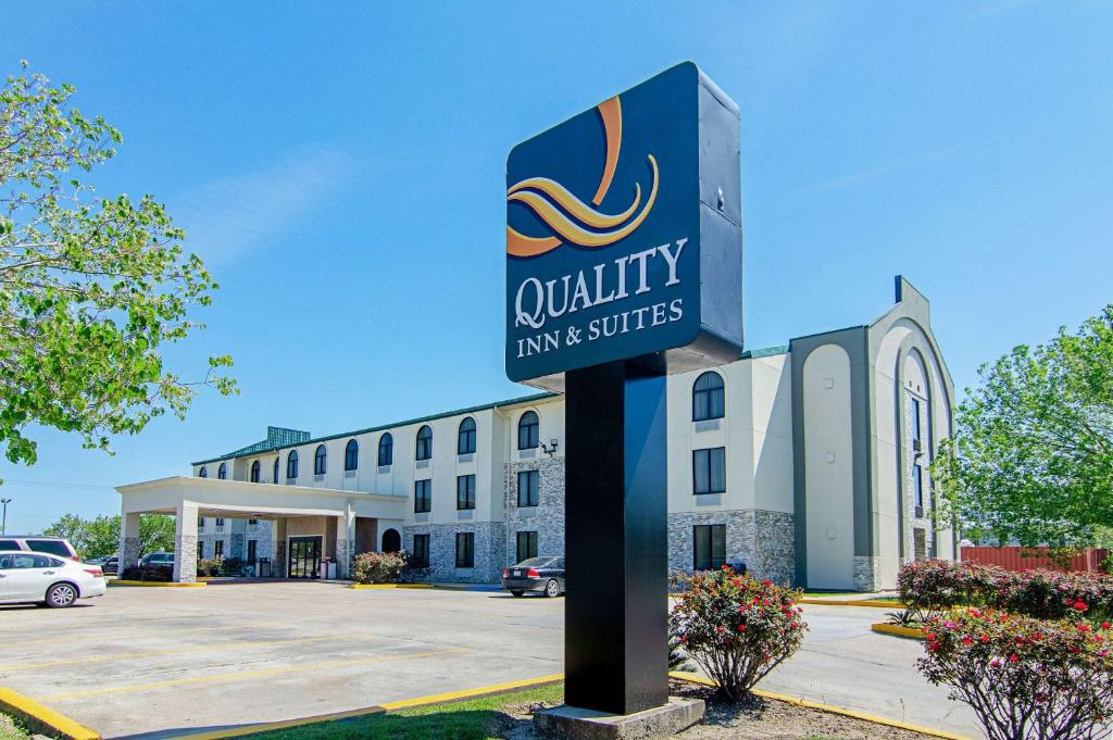 a sign in front of a building at Quality Inn & Suites Near Tanger Outlet Mall in Gonzales