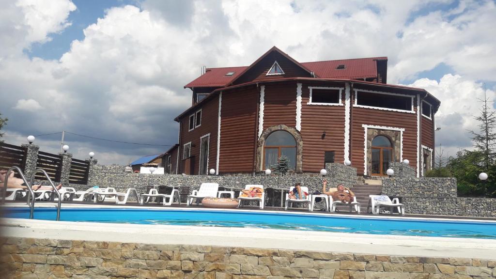 Bazén v ubytování Panorama Karpat nebo v jeho okolí