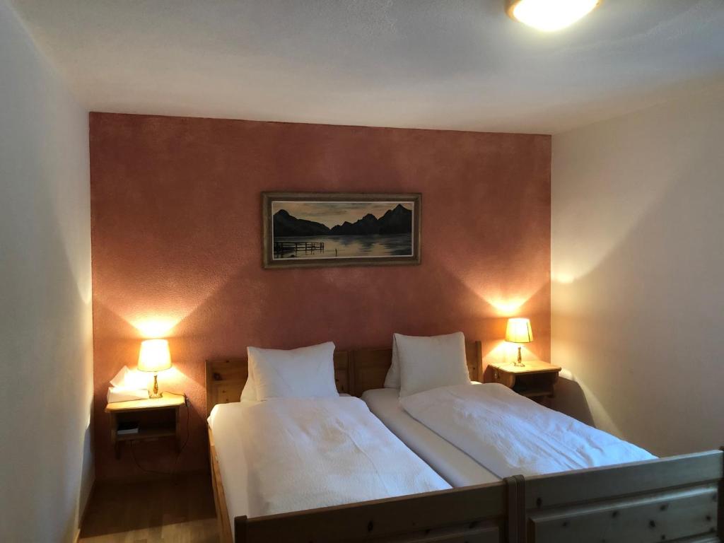 Postel nebo postele na pokoji v ubytování Hotel Adler Garni