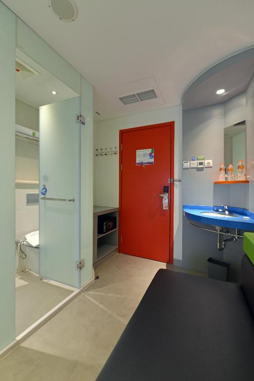 Koupelna v ubytování POP! Hotel Solo