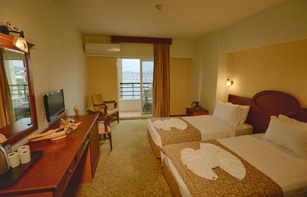 Postel nebo postele na pokoji v ubytování Kayhanbey Hotel
