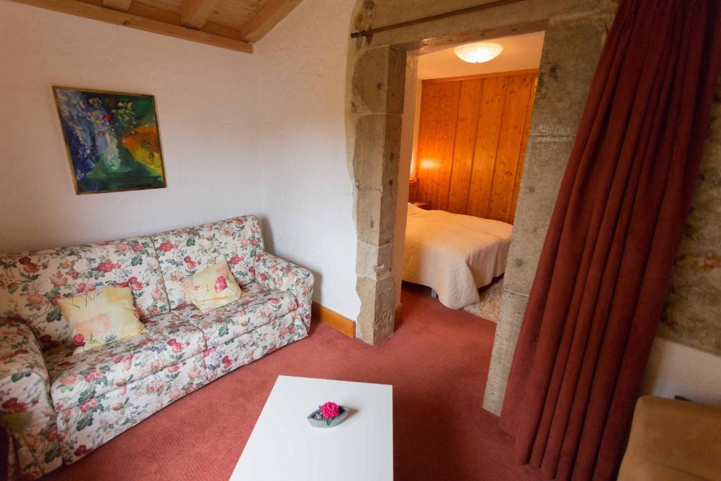Postel nebo postele na pokoji v ubytování HOTEL de la Truite & SPA Le petit Nautilus
