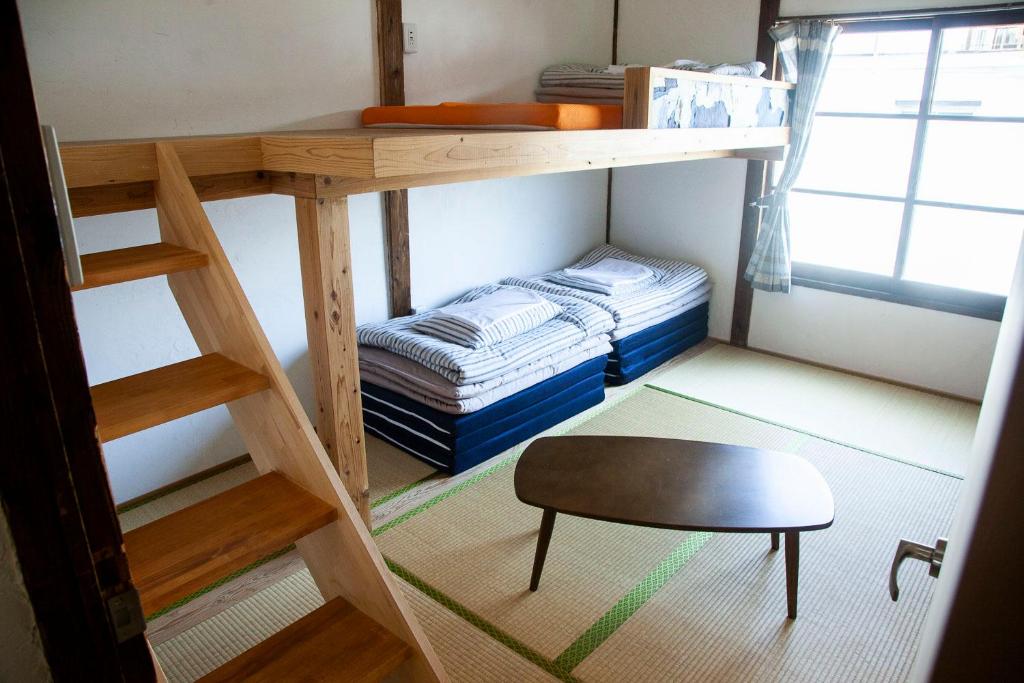 Postel nebo postele na pokoji v ubytování Fukuoka Guesthouse HIVE