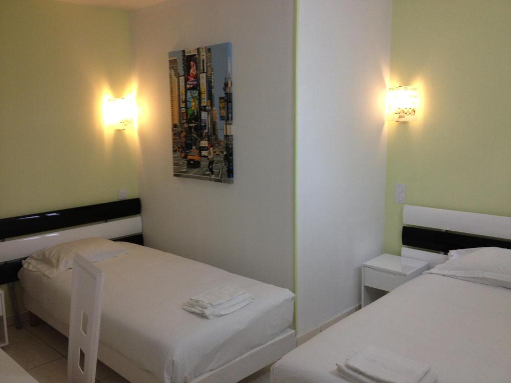 Hotel Couleurs Sud avec ascenseur et restaurant Gare Charleville-Mézières - Chambre Lits Jumeaux