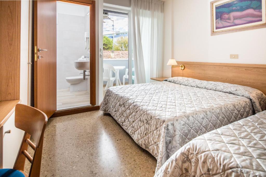 A bed or beds in a room at Hotel Meublè Zenith