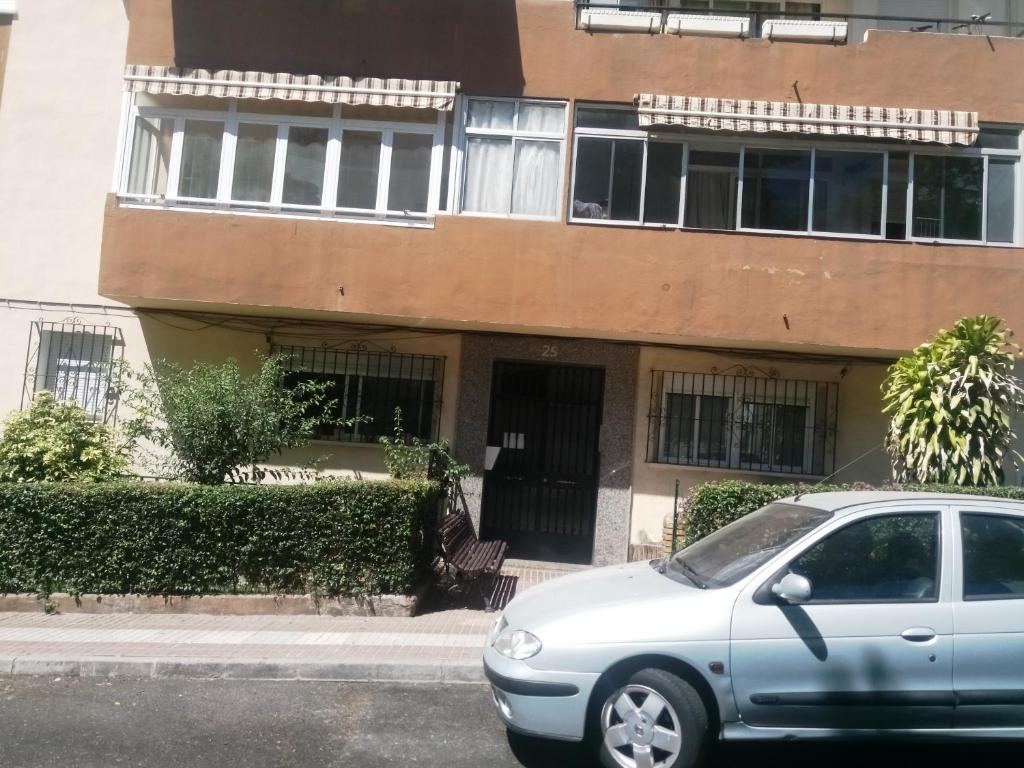 a silver car parked in front of a building at Arroyo de la Miel centro in Benalmádena