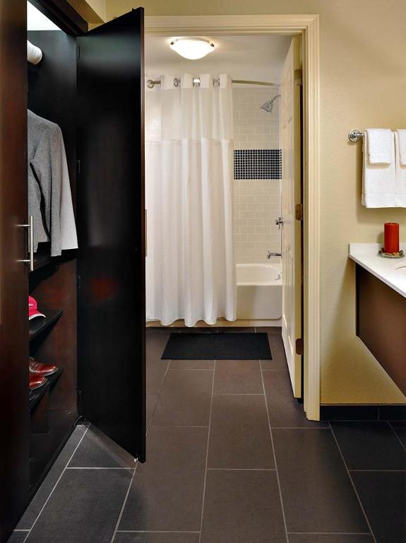 Koupelna v ubytování Staybridge Suites Longview by IHG