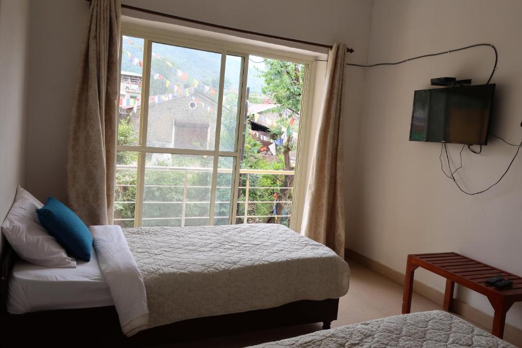 Postel nebo postele na pokoji v ubytování Zhim Zhim Guest House
