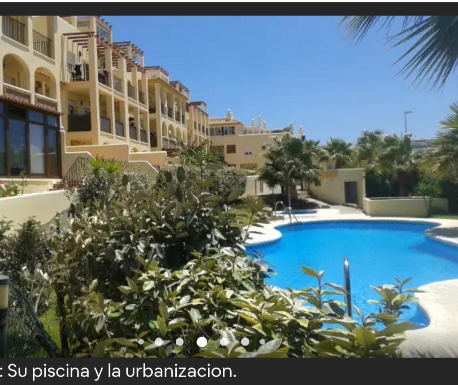 Bazén v ubytování Coqueto estudio con acceso a piscina nebo v jeho okolí
