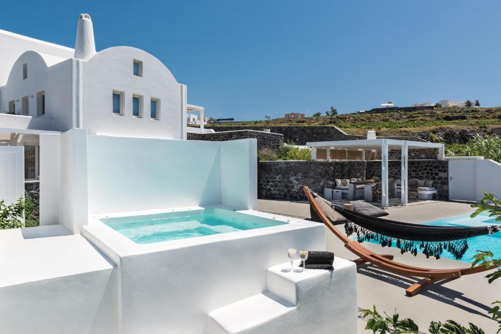 Bazén v ubytování White & Co Exclusive Island Villas nebo v jeho okolí