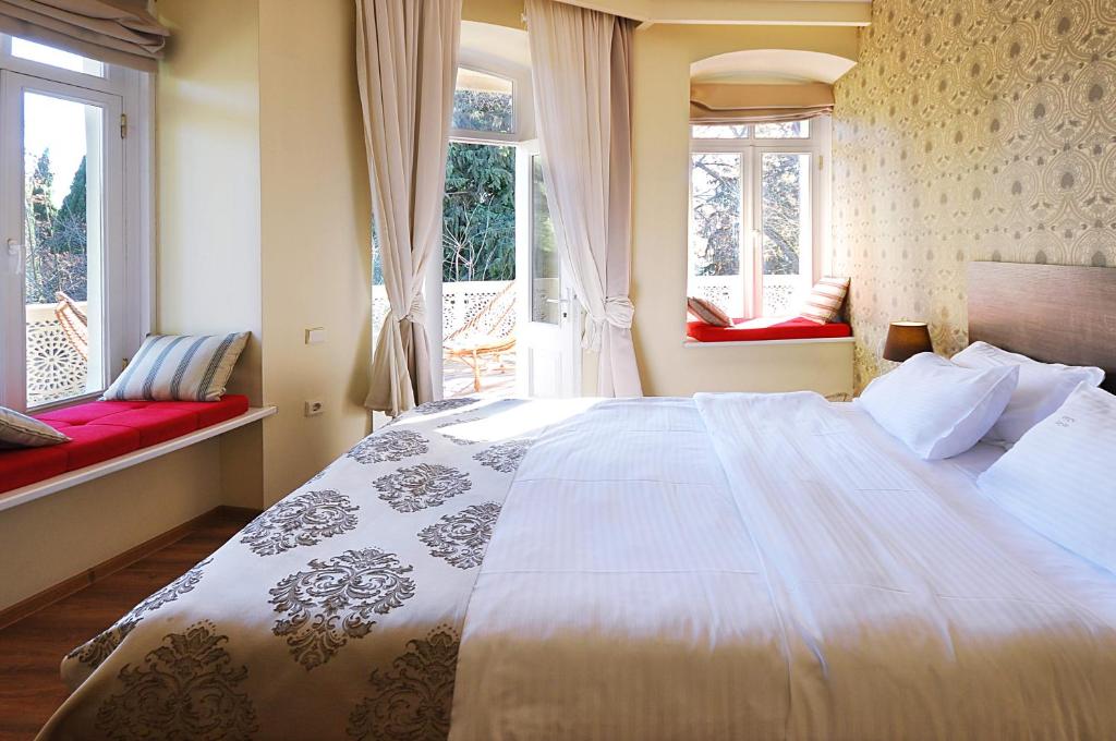 מיטה או מיטות בחדר ב-Tekla Palace By Urban Hotels