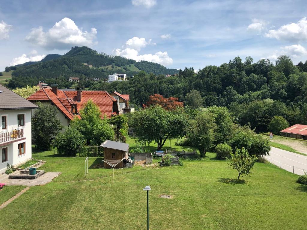 Nespecifikovaný výhled na hory nebo výhled na hory při pohledu z hotelu