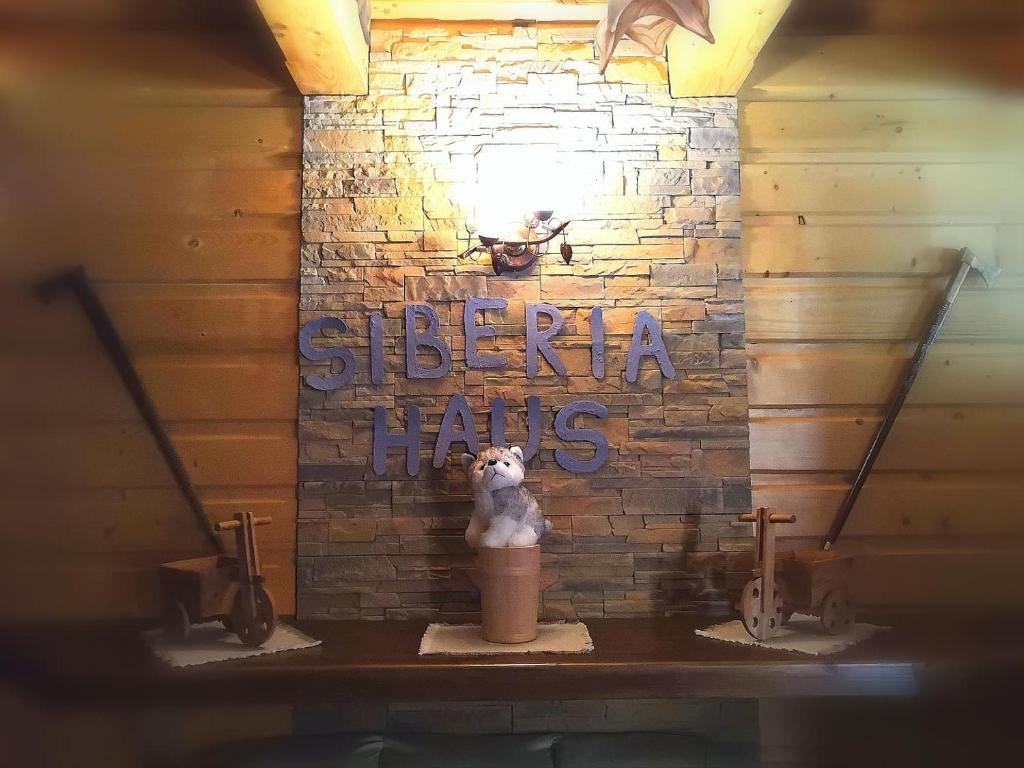 Happiness is escaping to a cabin in Siberia - video